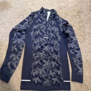 The Kari Traa BUTTERFLY top with long sleeves